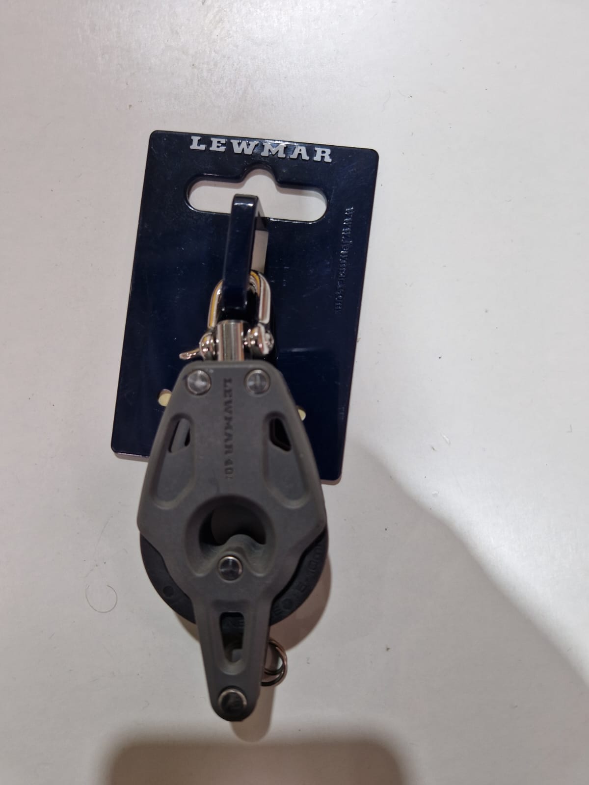 Lewmar 40 mm SC viengubas blokas su beketu